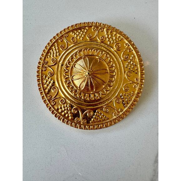 Rare Vintage Vendome Gold Tone Shield Circle Round Brooch Pin - Picture 1 of 4